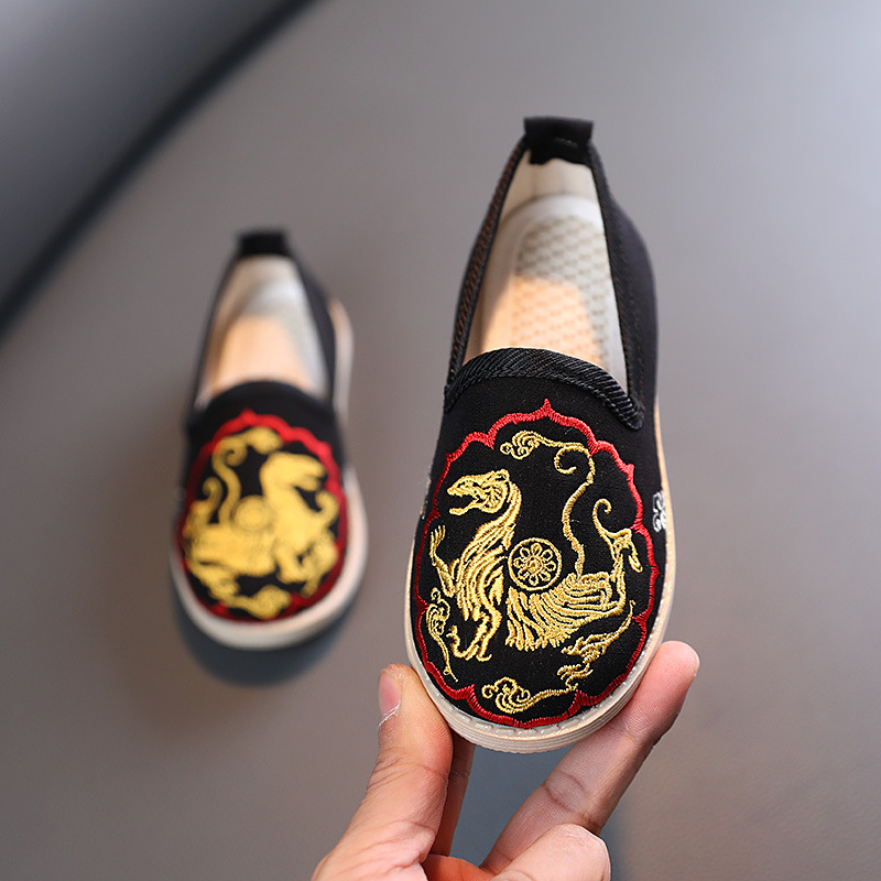 Férfiaknak etnikus stílusú hagyományos vászoncipő hímzéssel — felsőrész vászon, talp gumi, lélegző és könnyű