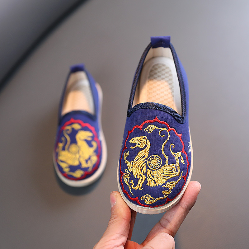 Férfiaknak etnikus stílusú hagyományos vászoncipő hímzéssel — felsőrész vászon, talp gumi, lélegző és könnyű
