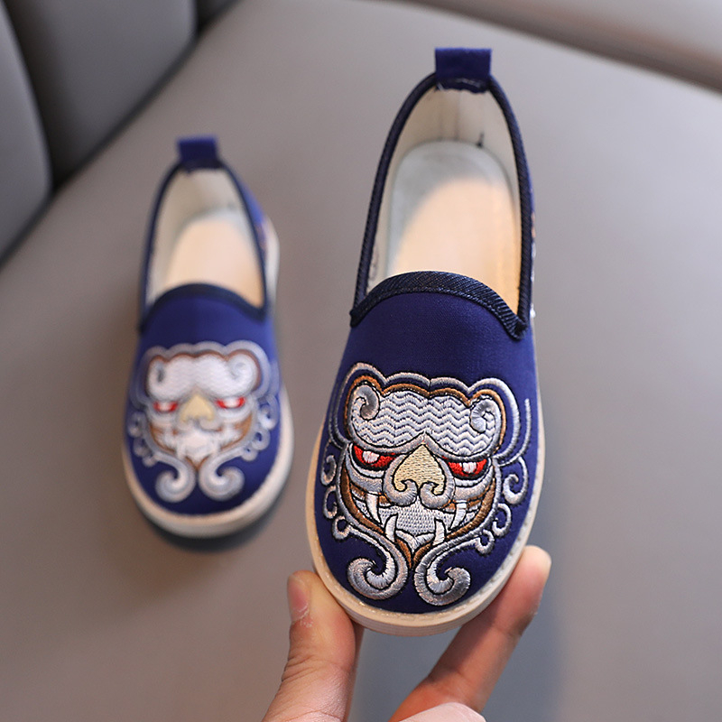 Férfiaknak etnikus stílusú hagyományos vászoncipő hímzéssel — felsőrész vászon, talp gumi, lélegző és könnyű