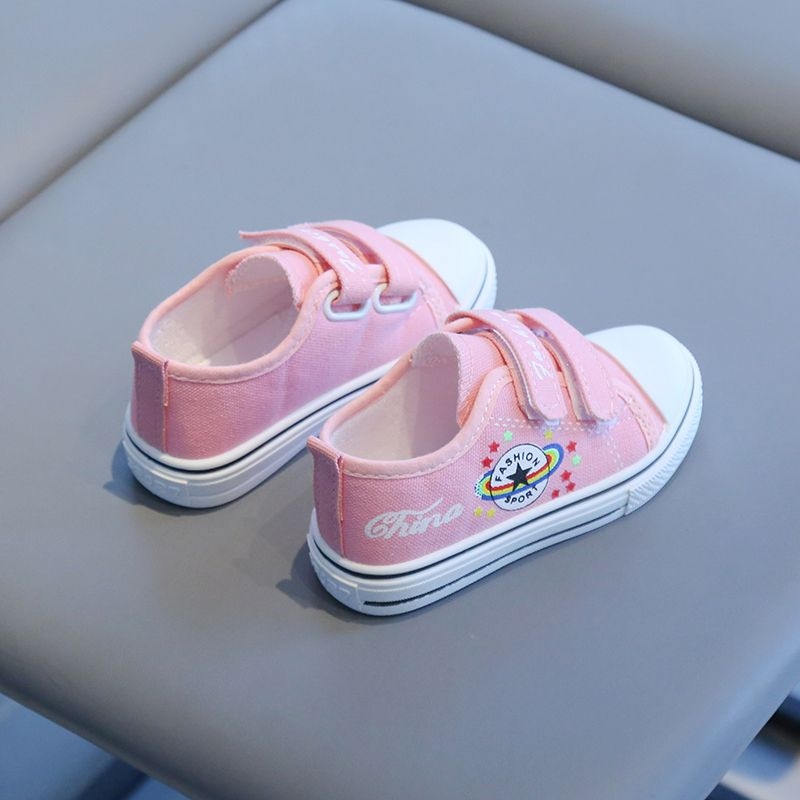 Fiúknak készült vászon sportcipő, pamut felső rész, rajzfilmszerű minta, 12-48 hónapos korosztály, tavasz-ősz szezon