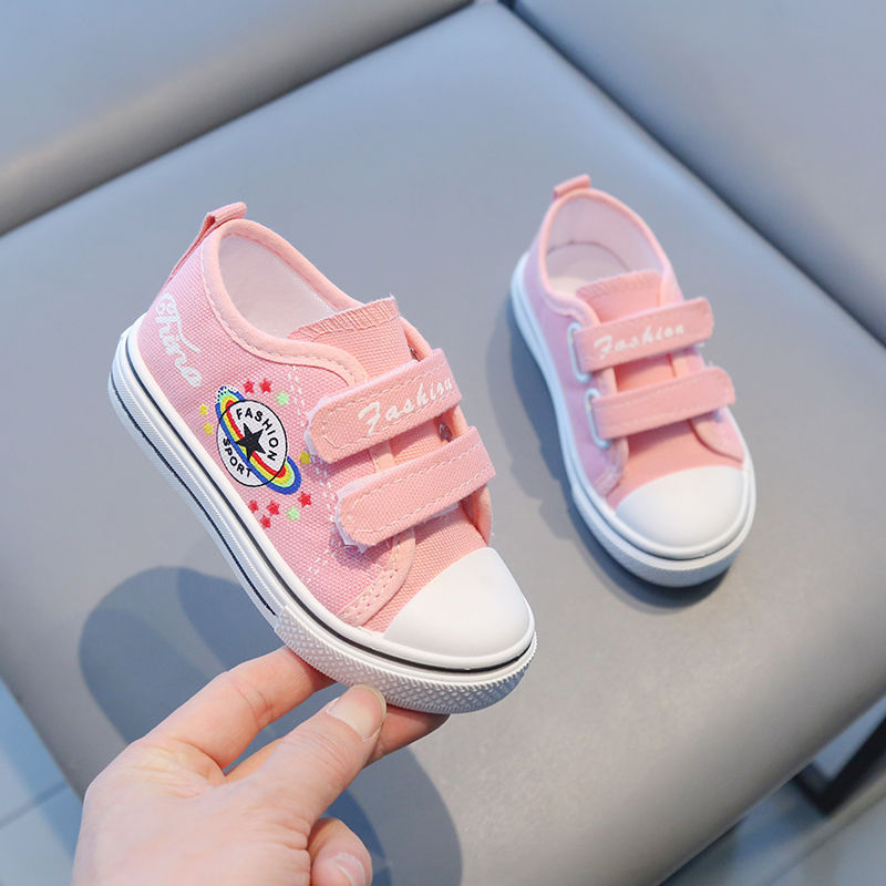 Fiúknak készült vászon sportcipő, pamut felső rész, rajzfilmszerű minta, 12-48 hónapos korosztály, tavasz-ősz szezon