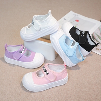 Lányoknak készült vászoncipő – alacsony felsőrész, Velcro-zár, gumírozott talp, lélegző, egységes mintázat