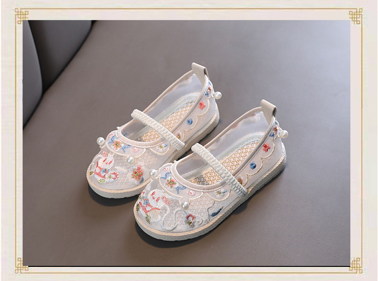 Išsiūstos mergaičių bateliai – Kinijos Respublikos stilius, viršus iš medvilnės, vidinis tinklas, padukas iš veršienos sausgyslės