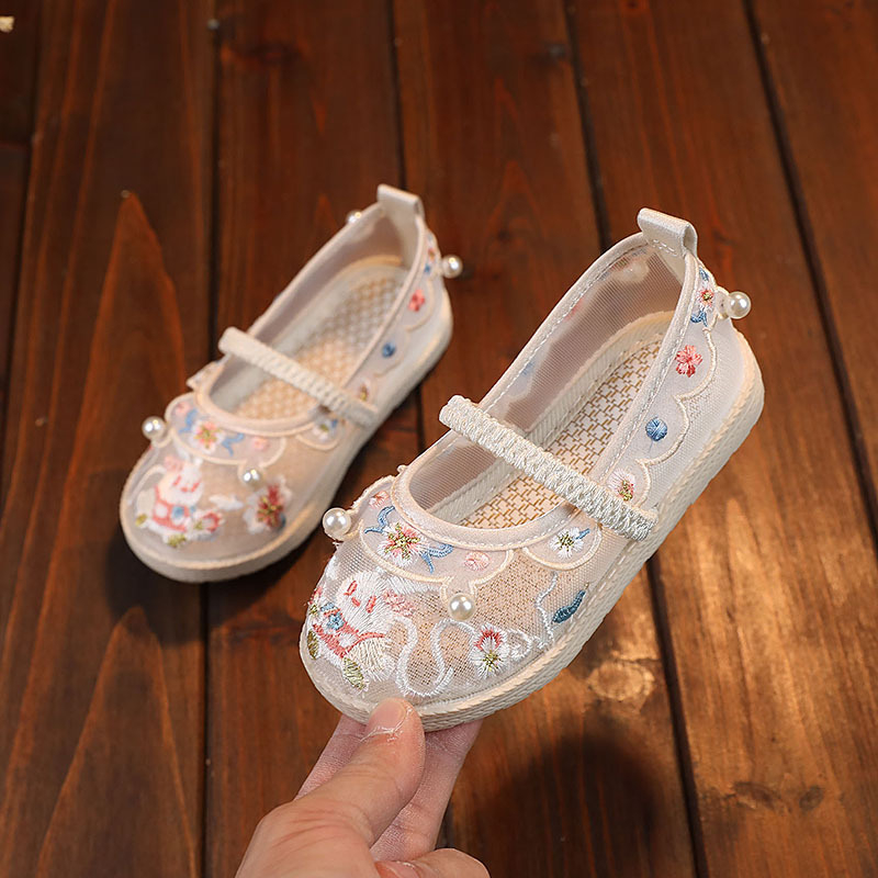 Išsiūstos mergaičių bateliai – Kinijos Respublikos stilius, viršus iš medvilnės, vidinis tinklas, padukas iš veršienos sausgyslės