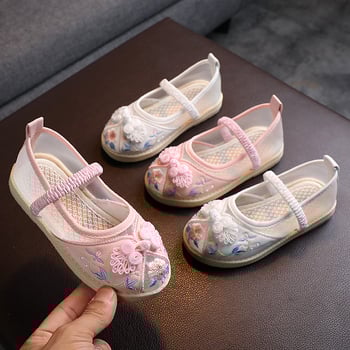 Tradiciniai audinio bateliai mergaitei etniniam šokiui – gėlių raštas, viršus iš medvilnės, padas iš jautienos sausgyslės, užsegimas sagtimi