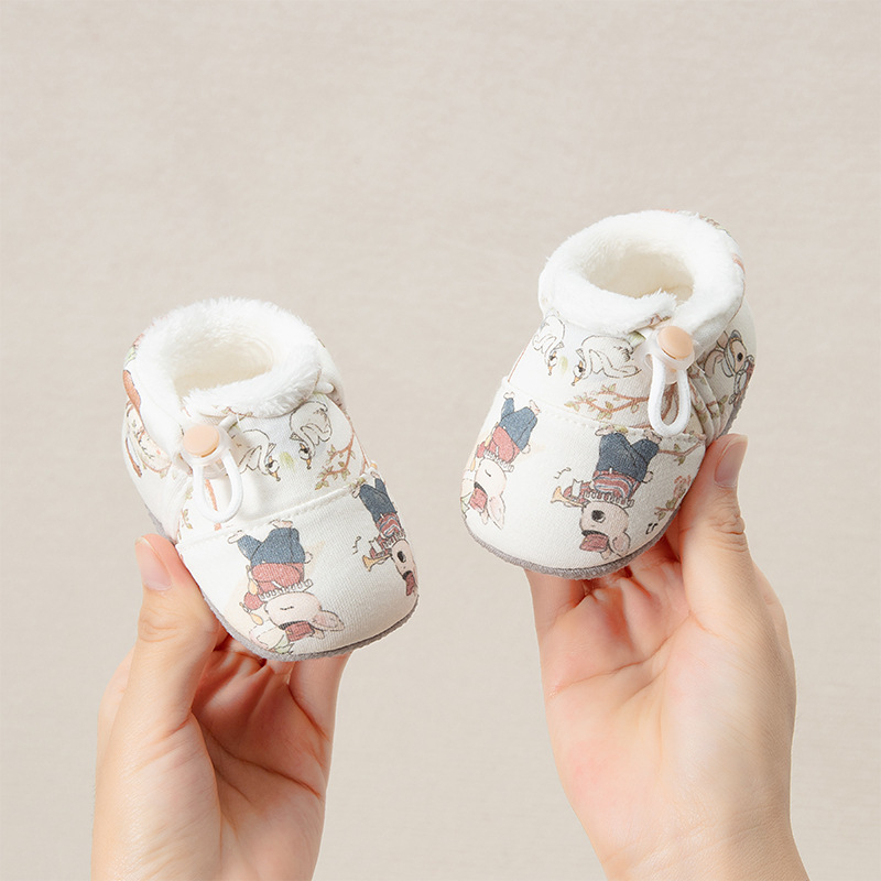 Pantofi bebeluși cu talpă moale, partea superioară din bumbac, interior poliester, croială îngroșată, închidere cu cataramă (Superioară: bumbac; Interior: poliester; Grosime: îngroșată; Închidere: cataramă; Vârstă: 6–12 luni)