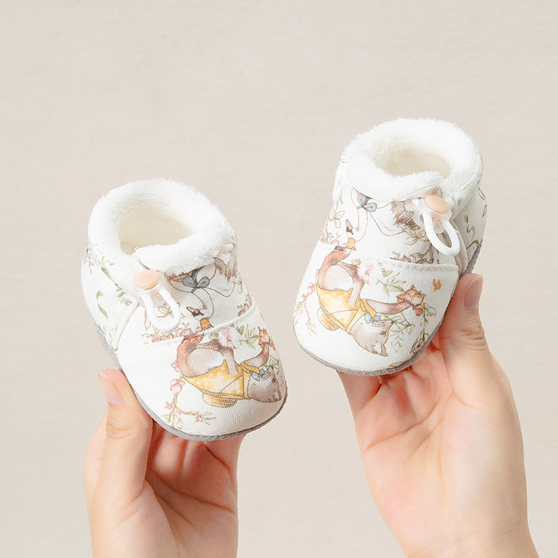 Pantofi bebeluși cu talpă moale, partea superioară din bumbac, interior poliester, croială îngroșată, închidere cu cataramă (Superioară: bumbac; Interior: poliester; Grosime: îngroșată; Închidere: cataramă; Vârstă: 6–12 luni)