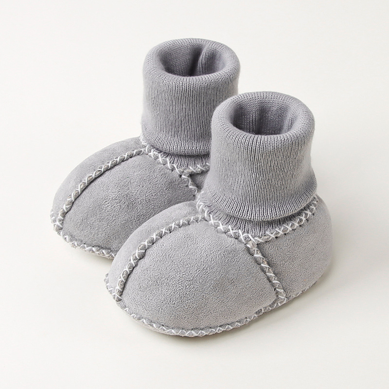 Pantofi pentru copii mici – partea superioară din suede, căptușeală groasă, talpă anti-derapantă, guler înalt, potriviți pentru toamnă și iarnă (12–48 luni).