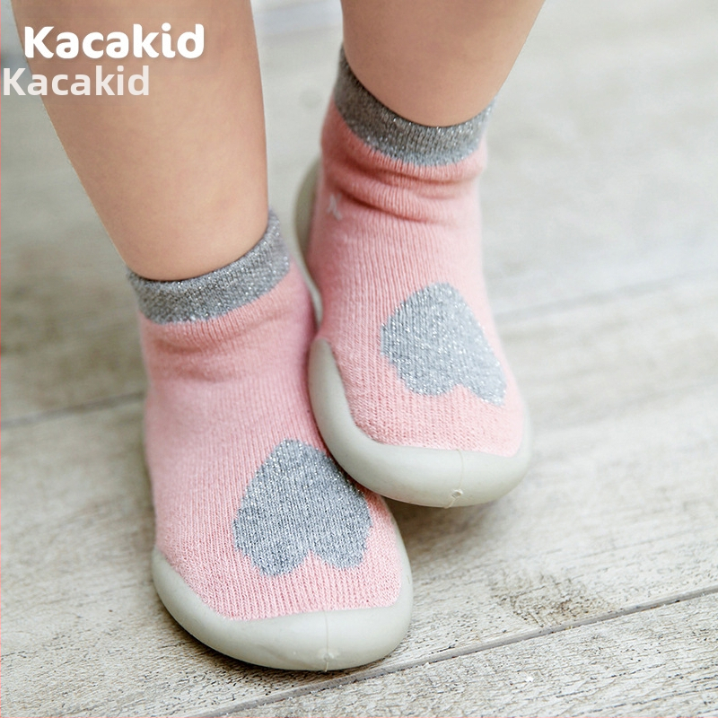 Libisemiskindlad talvised siseruumide kingad beebidele ja väikelastele – puuvillane materjal, triibuline ja karikatuur kujundus, 1–3 aastat