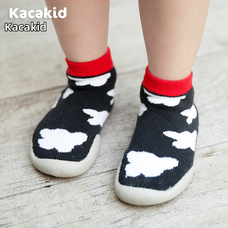 Libisemiskindlad talvised siseruumide kingad beebidele ja väikelastele – puuvillane materjal, triibuline ja karikatuur kujundus, 1–3 aastat