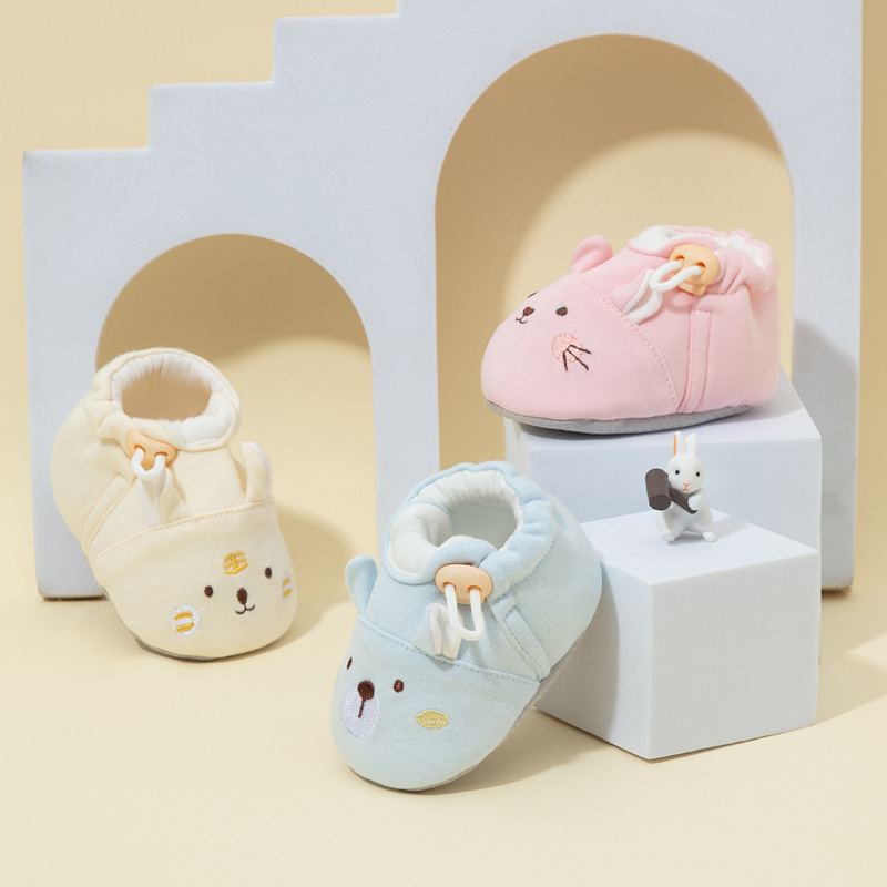 Pantofi bebeluș premergători, partea superioară din bumbac, talpă tricotată, design cu animale desen animat, pentru vârsta 0–15 luni