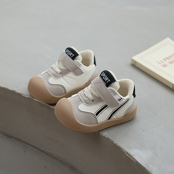 Mesterséges bőrből készült babacipő, Velcro-zárás, alacsony felső, anti-slip és kopásálló puha talp, 12–36 hónapos korosztálynak, tavasz–ősz, mindennapi