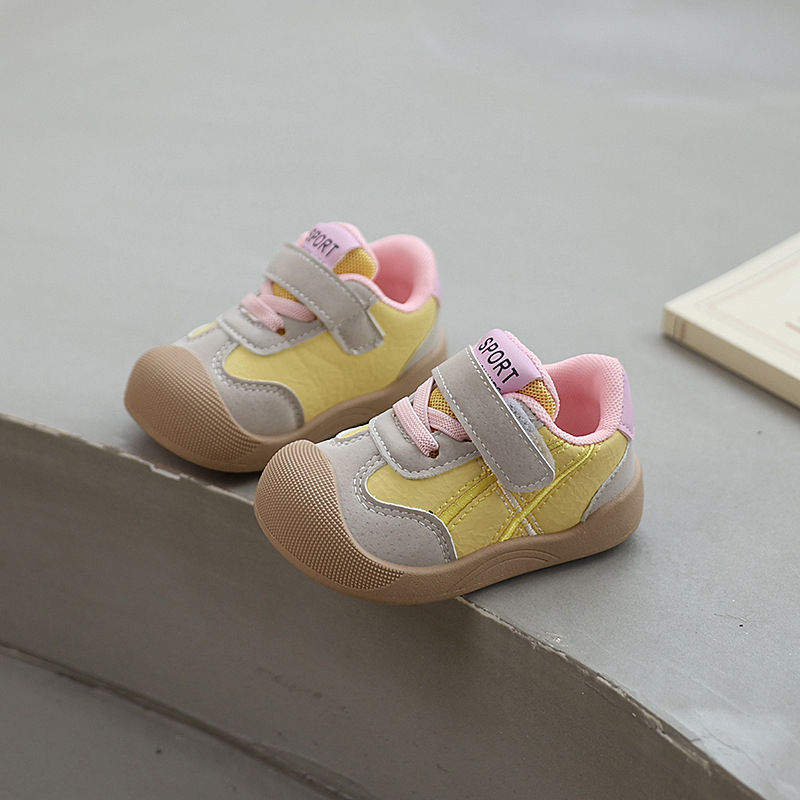 Mesterséges bőrből készült babacipő, Velcro-zárás, alacsony felső, anti-slip és kopásálló puha talp, 12–36 hónapos korosztálynak, tavasz–ősz, mindennapi