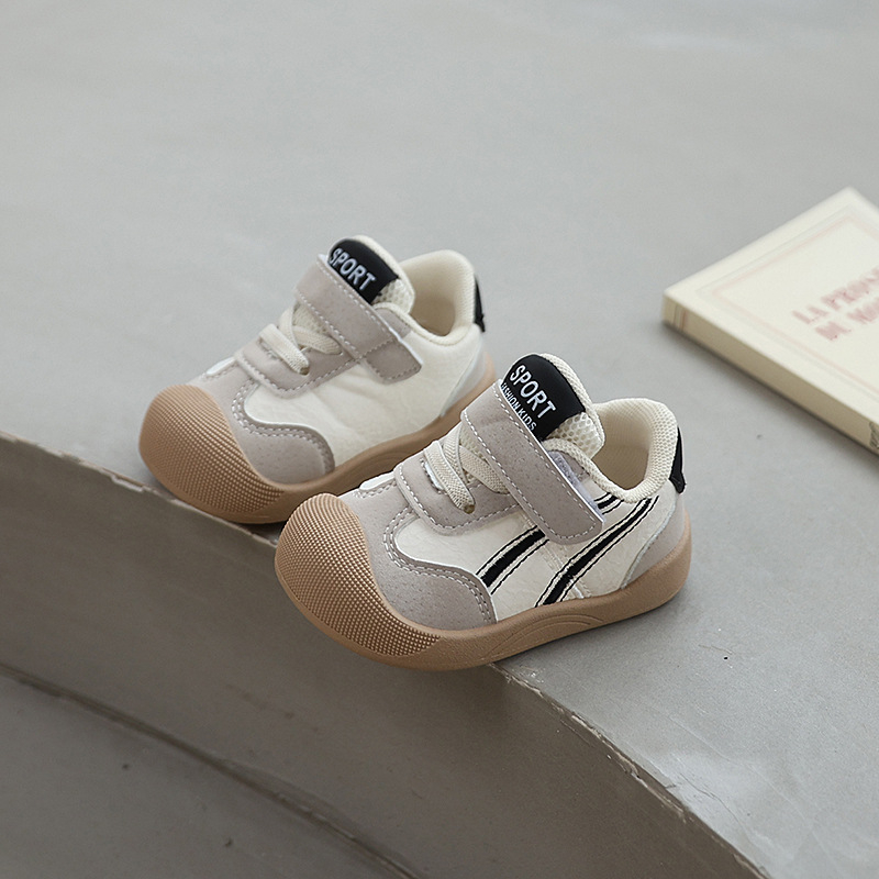 Mesterséges bőrből készült babacipő, Velcro-zárás, alacsony felső, anti-slip és kopásálló puha talp, 12–36 hónapos korosztálynak, tavasz–ősz, mindennapi