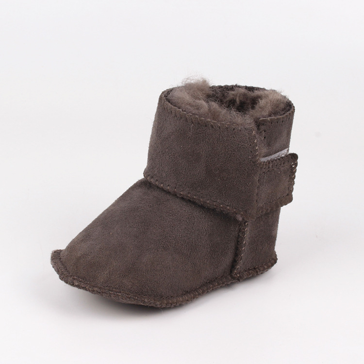 Kisgyermek cipő juhbőr felsővel, légáteresztő, meleg, csúszásmentes talp, Velcro-zár