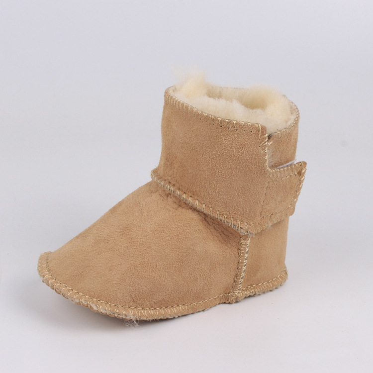 Kisgyermek cipő juhbőr felsővel, légáteresztő, meleg, csúszásmentes talp, Velcro-zár