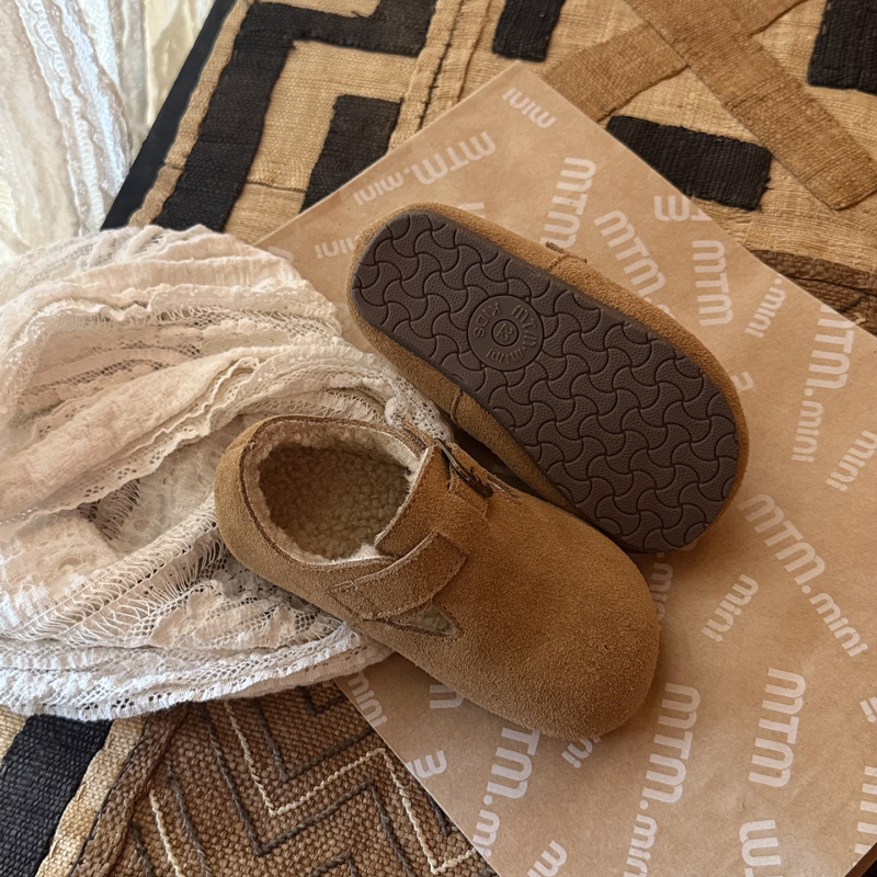 Dječje cipele za učenje od velura s fleece podstavom – unisex, zima, niski gležanj, zatvaranje na Velcro