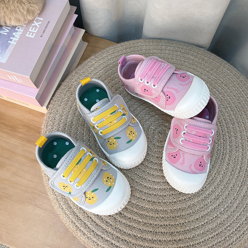 Detské plátené tenisky - priedušné, protišmykové, odolné voči opotrebeniu, so suchým zipsom, nízky strih (unisex, 12–48 mesiacov)