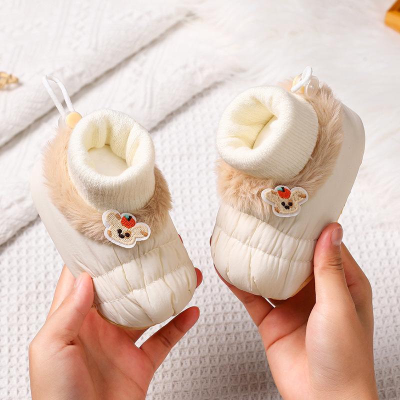 Baba téli csizmák puha talppal és velúr béléssel, uniszex pamut felsőrész, rajzfilm minta, csúszásmentes talp