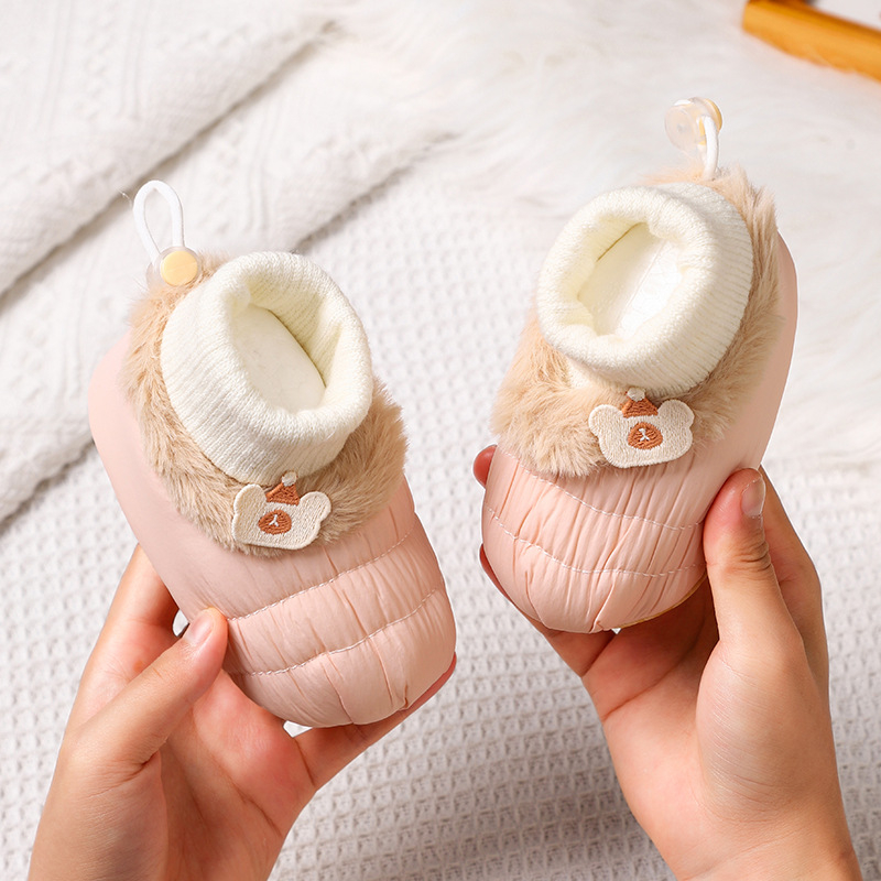 Baba téli csizmák puha talppal és velúr béléssel, uniszex pamut felsőrész, rajzfilm minta, csúszásmentes talp