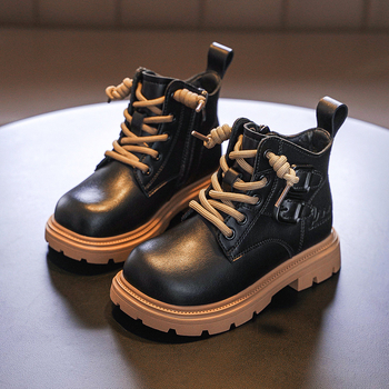 Gyerekeknek készült bőrből készült bakancs fleece belsővel, bőr felső rész, gumírozott talppal, oldalsó cipzárral, középmagasságú, 4–16 éveseknek