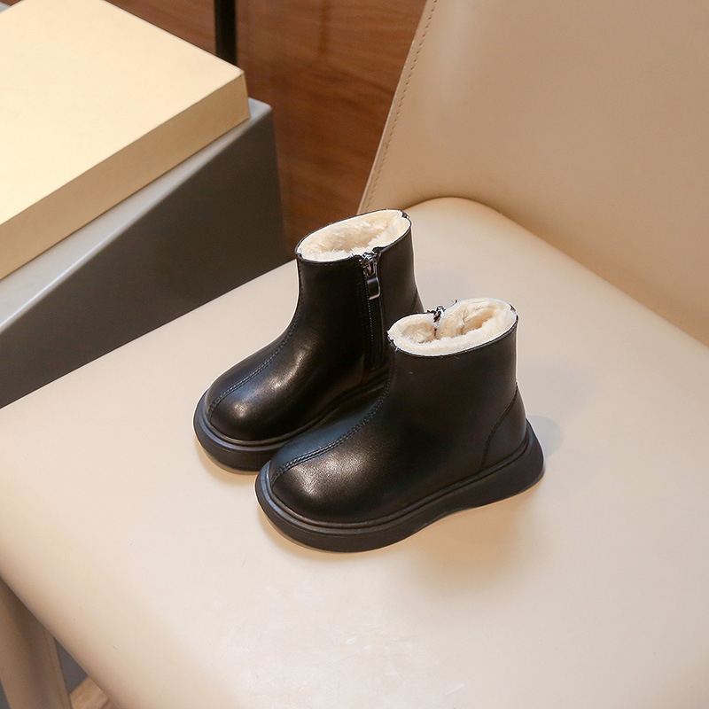 Gyerekeknek szóló téli Martin csizma – felsőrész: műbőr; talp: természetes kaucsuk; oldalsó cipzár; alacsony szár; talpbetét: műszőr