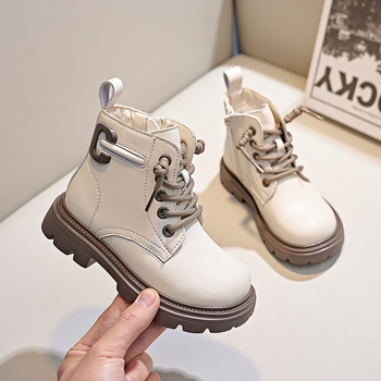 Gyerekeknek készült Martin csizma, két réteg borjúbőrből készült felsőrész, gumírozott talp, oldalsó cipzár, alacsony szár, textil belső talp