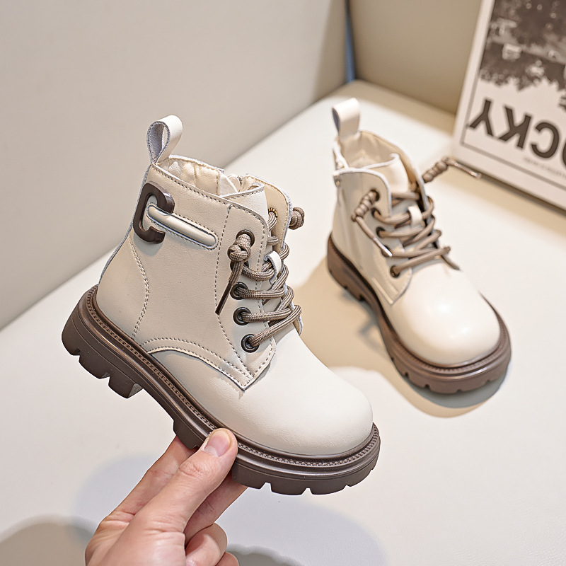 Gyerekeknek készült Martin csizma, két réteg borjúbőrből készült felsőrész, gumírozott talp, oldalsó cipzár, alacsony szár, textil belső talp