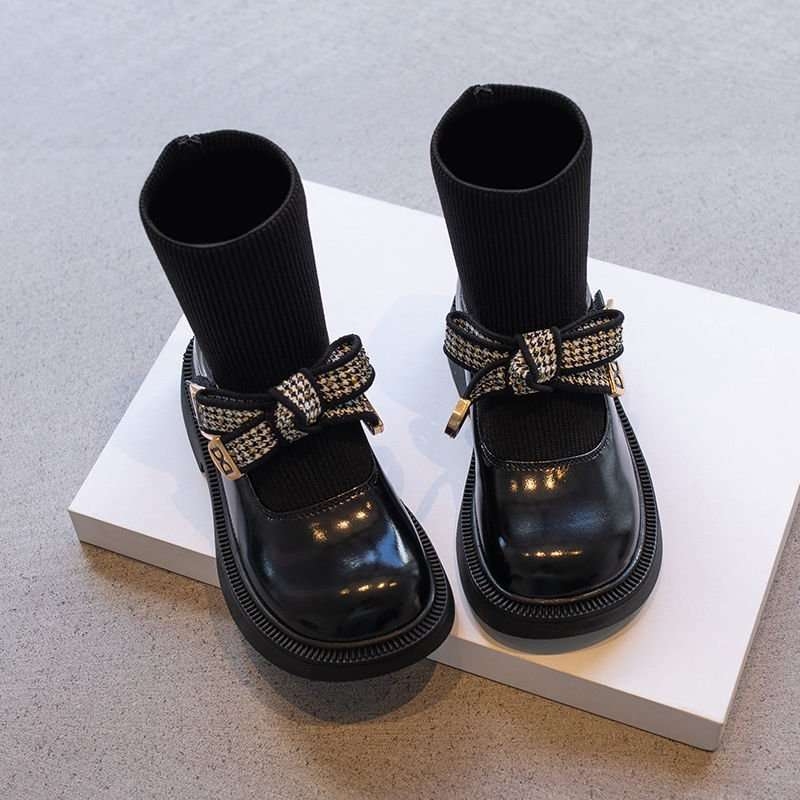 Gyerek zokniszárú csizma, Anti-slip, Felsőrész: másodlagos marhabőr, Talp: természetes gumi, 7–12 évesek számára