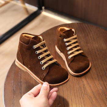 Gyerekeknek szóló bőrből készült bakancs, fűzős, széles orrú, retro stílusú, alacsony szárú, gumírozott talppal