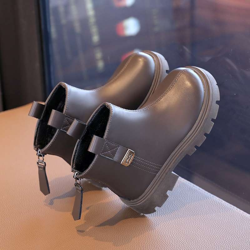 Botine Martin pentru fetițe, partea superioară din piele artificială, căptușite cu pluș, talpă din cauciuc reciclat, potrivite pentru 7–12 ani