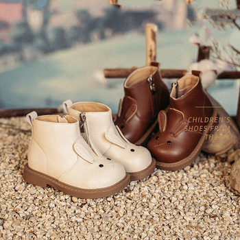 Detské snehové topánky, vrchný materiál mikrovlákno, velúrová podšívka, zapínanie na pracku, gumová podrážka, vek 1–3 rokov