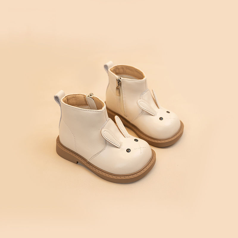 Detské snehové topánky, vrchný materiál mikrovlákno, velúrová podšívka, zapínanie na pracku, gumová podrážka, vek 1–3 rokov