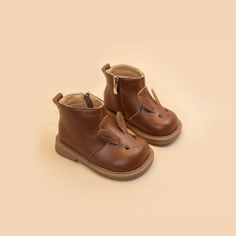 Detské snehové topánky, vrchný materiál mikrovlákno, velúrová podšívka, zapínanie na pracku, gumová podrážka, vek 1–3 rokov