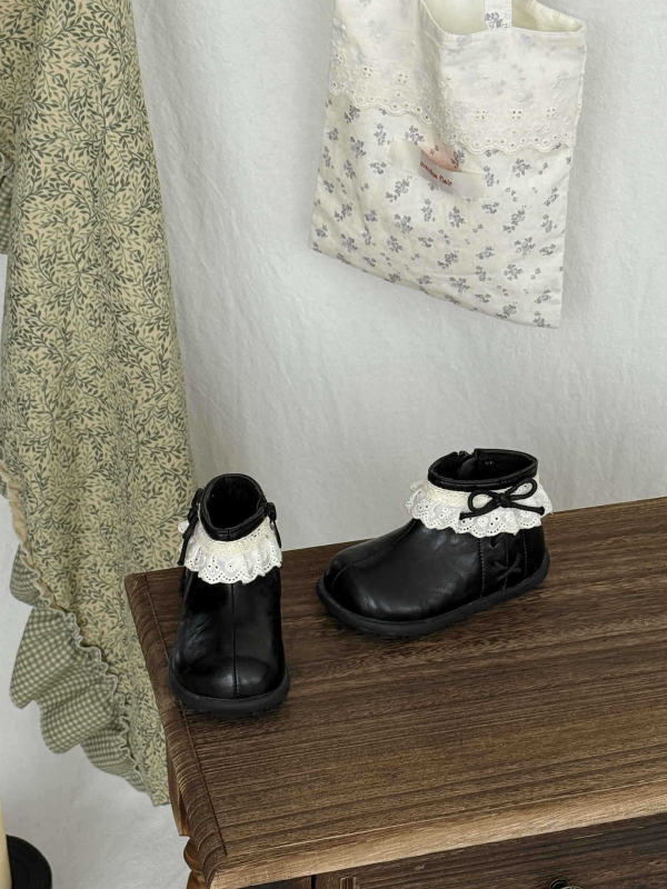 Dječje čizme s bočnim zatvaračem, gornji dio od mikrovlaknenog materijala, gumena potplat, jednobojni dizajn, retro stil