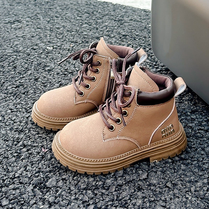 Dječje Martin čizme – gornji dio od mikrovlaknaste kože, vodootporne, protuklizna podloga, bočni zip, srednja visina potkoljenice