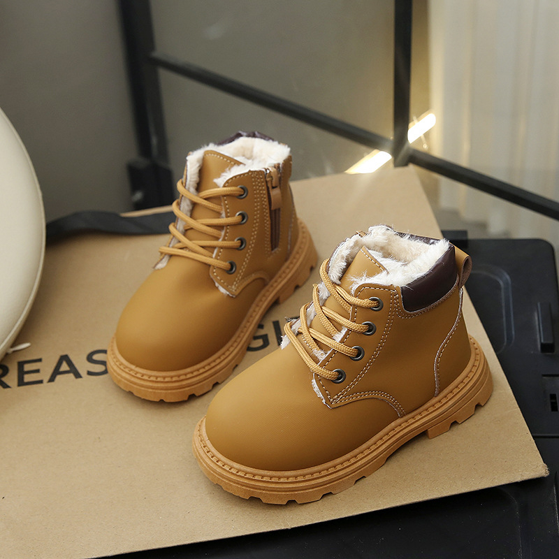 Dječje čizme Martin s fleš podstavom – gornji dio od umjetne kože, gumena potplat, srednja visina čizme, kopčanje sprijeda, unisex