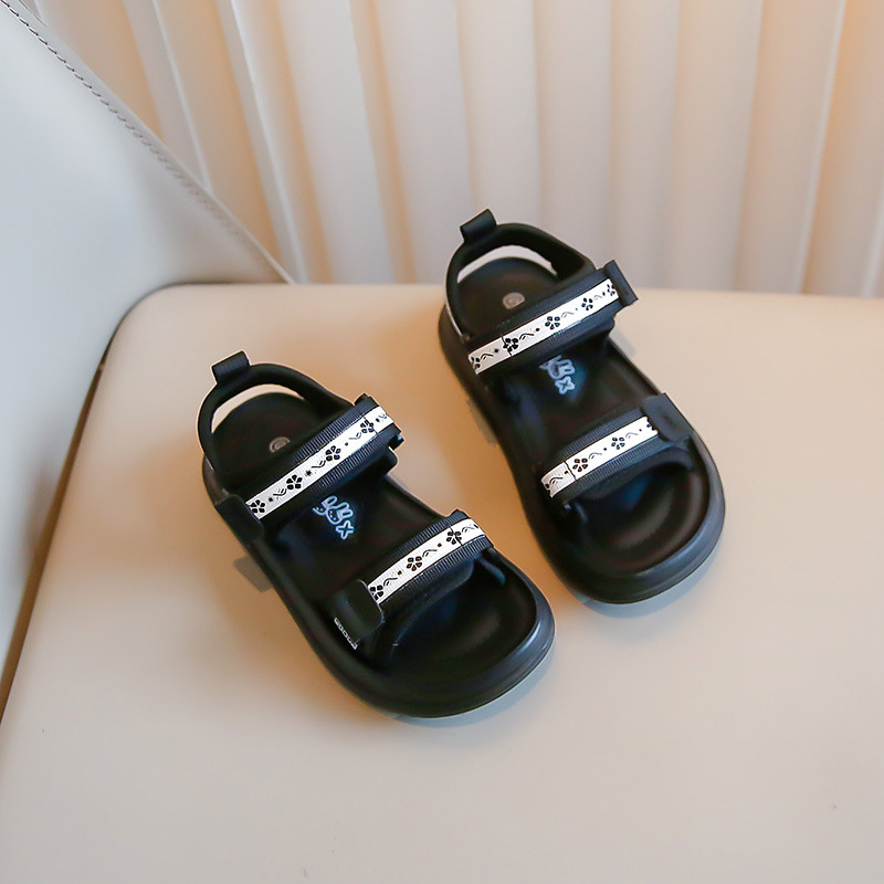 Dječje plažne sandale: protuklizna mekana potplat; zatvaranje na Velcro; gornji dio od sintetičke kože; potplat od poliuretana.