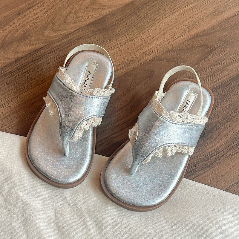 Dječje sandale za princeze — casual stil, gornji dio od umjetne kože, gumena potplata, zatvaranje elastičnom trakom, uzrast 4–16 godina, ljeto 2025
