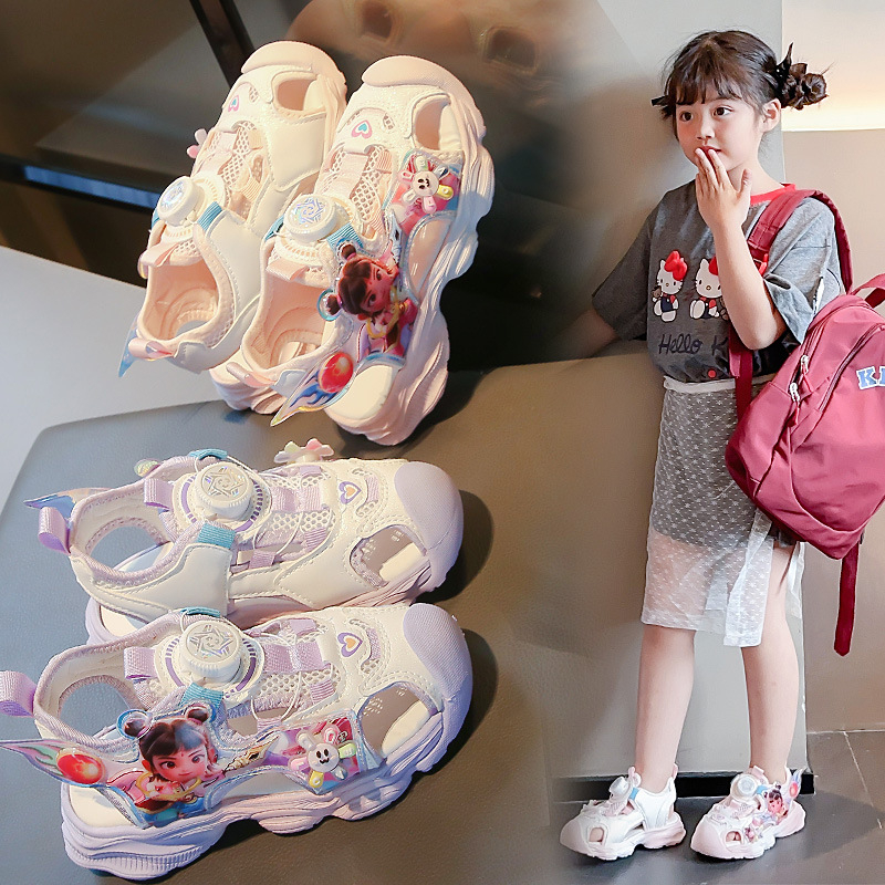 Lány Nezha strand papucsok, nyár 2025, műbőr felsőrész, PVC talp, forgó gombos zárás