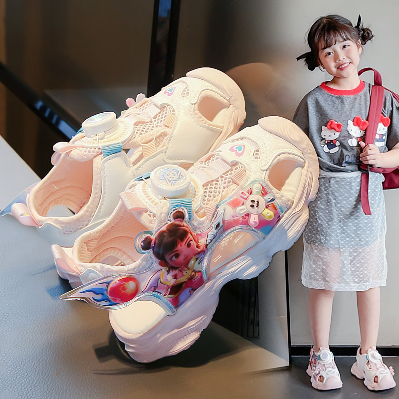 Lány Nezha strand papucsok, nyár 2025, műbőr felsőrész, PVC talp, forgó gombos zárás