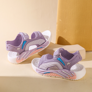 Gyerekeknek szánt szandál Velcro-zárással – Cartoon minta, műanyag felsőrész, PVC talp