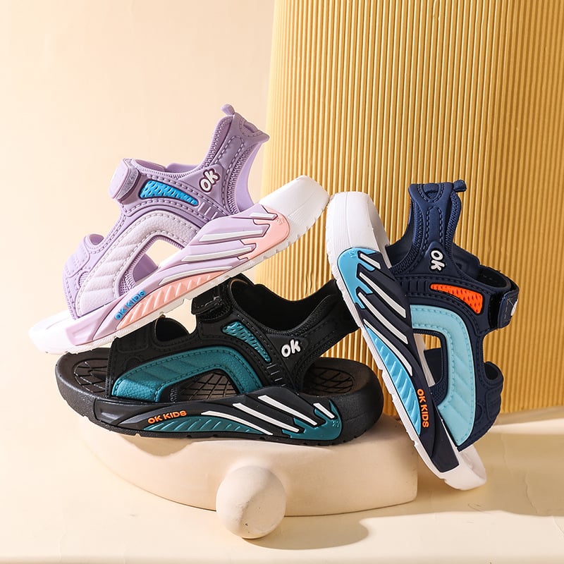 Gyerekeknek szánt szandál Velcro-zárással – Cartoon minta, műanyag felsőrész, PVC talp