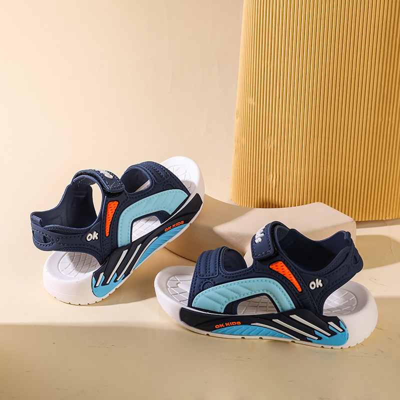 Gyerekeknek szánt szandál Velcro-zárással – Cartoon minta, műanyag felsőrész, PVC talp