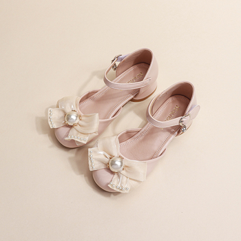 Sandale pentru copii în stil coreean cu toc înalt, vârf decorat cu fluture-floră, închidere Velcro, suprafața din piele sintetică, talpă PVC