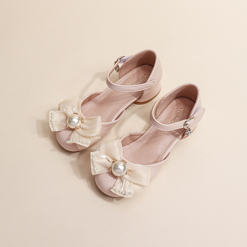 Sandale pentru copii în stil coreean cu toc înalt, vârf decorat cu fluture-floră, închidere Velcro, suprafața din piele sintetică, talpă PVC