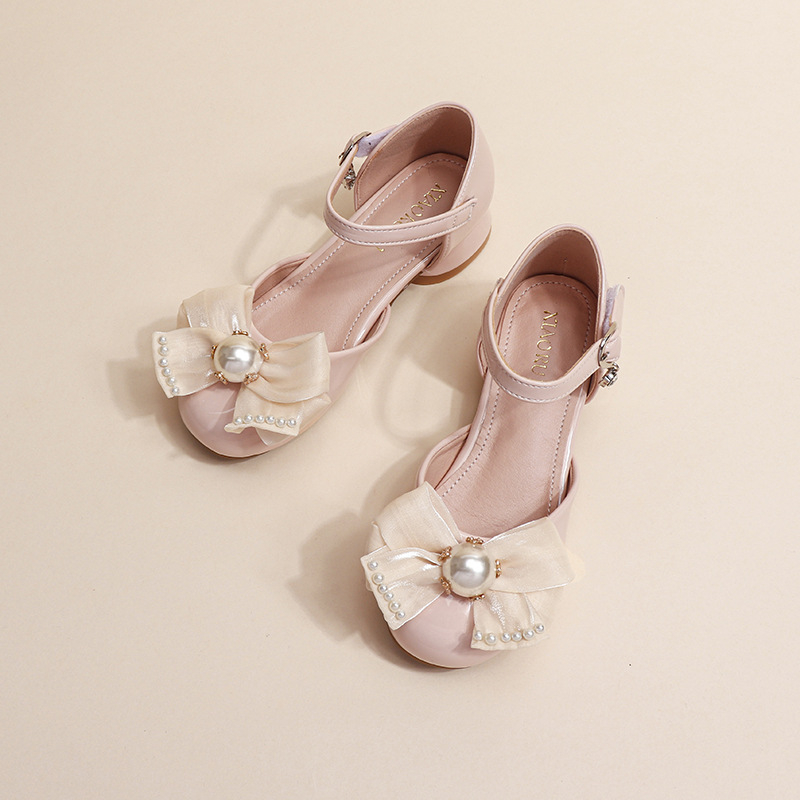 Sandale pentru copii în stil coreean cu toc înalt, vârf decorat cu fluture-floră, închidere Velcro, suprafața din piele sintetică, talpă PVC