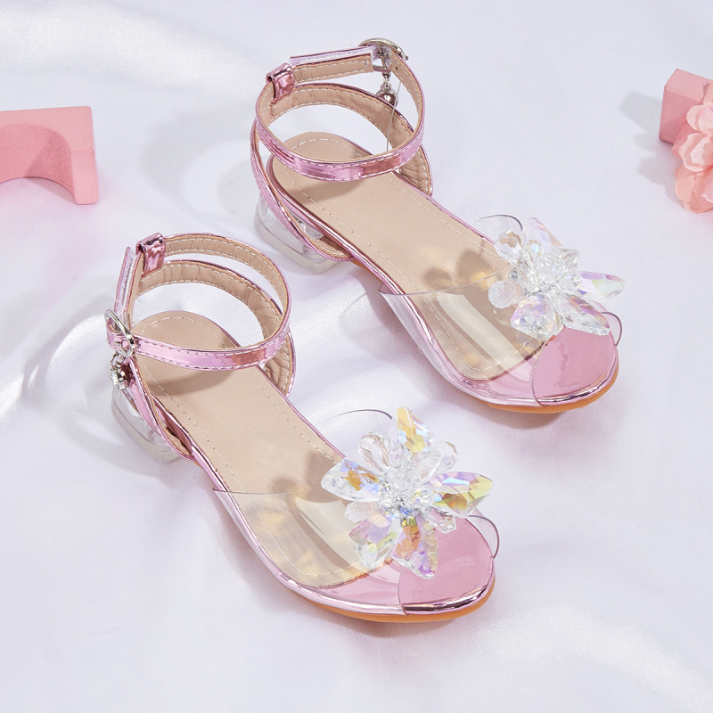 Meitenēm paredzētas sandales ar mikrošķiedras augšdaļu, Velcro aizdare, PU iekšējā odai un zolītei, gumijas zole