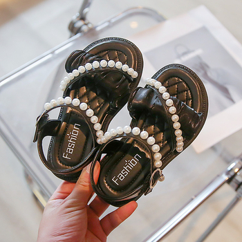 Pentru fete: sandale cu deget deschis, bretea simplă, pandantiv cu perlă, talpă antiderapantă, închidere Velcro