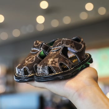 Sandale de vară pentru bebeluși, respirabile, cu închidere Velcro, partea superioară din piele Ultrafilm, model dungat, pentru vârsta 12–36 de luni, anti-derapare, rezistente la uzură
